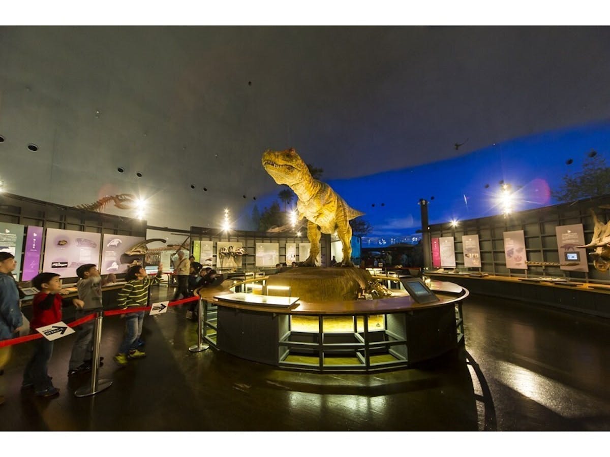 迫力ある恐竜がお出迎え 福井県立恐竜博物館