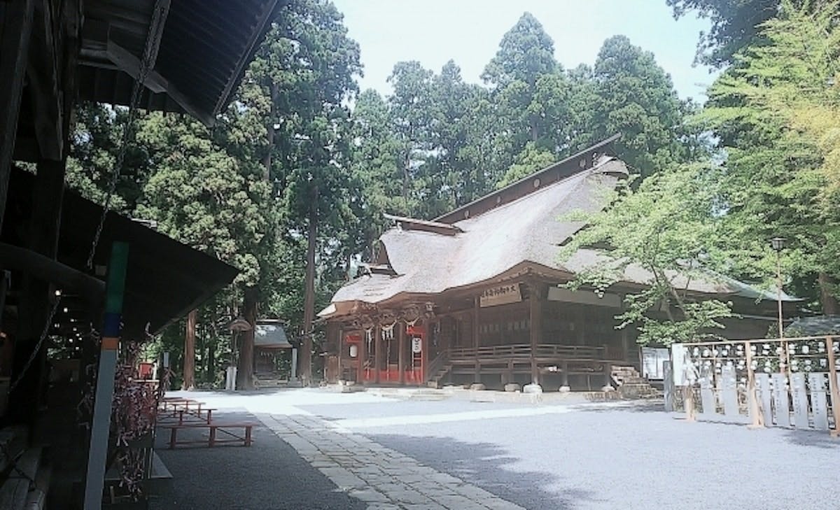 宮内駅にほど近い熊野神社